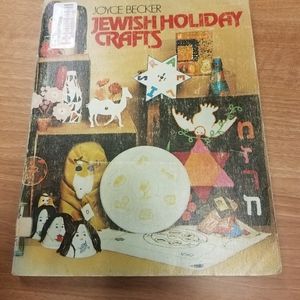 1977 VINTAGE Jewish Holiday Crafts Paperback Book